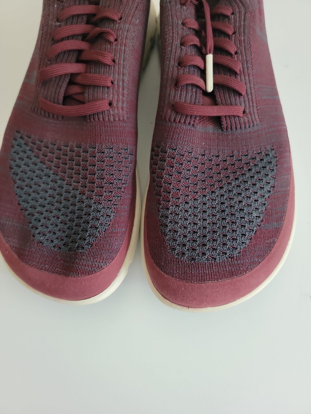Altra Men's Knit Sneakers - Burgundy with White Sole 9.5 - Picture 7 of 11